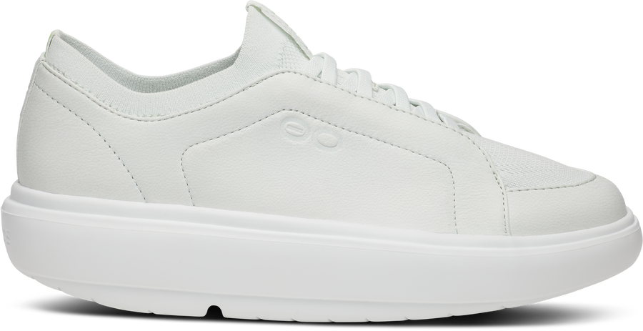 OOFOS - OOmg+ Club White (Mens) รองเท้าเพื่อการฟื้นฟู