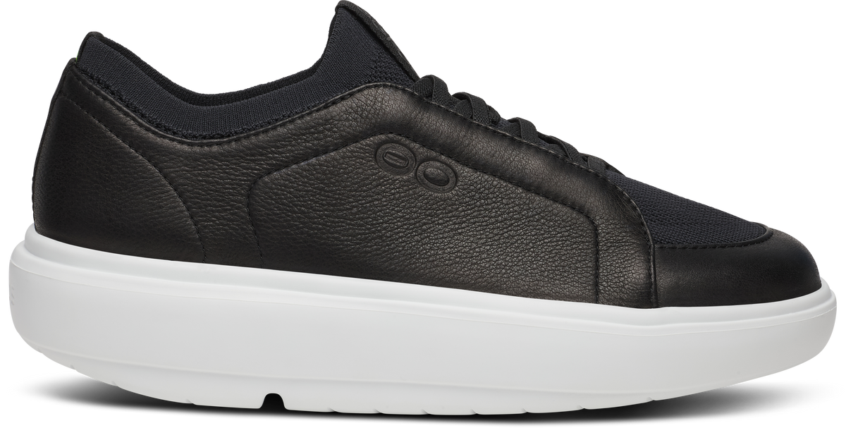 OOFOS - OOmg+ Club White Black (Mens) รองเท้าเพื่อการฟื้นฟู