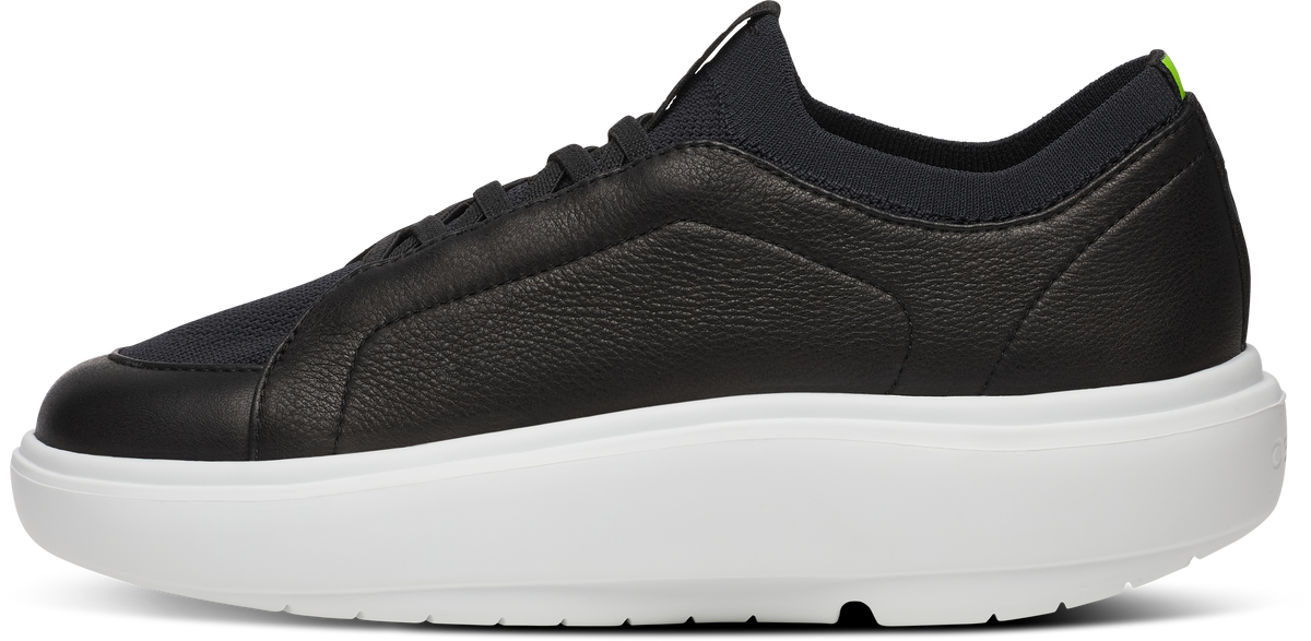 OOFOS - OOmg+ Club White Black (Mens) รองเท้าเพื่อการฟื้นฟู
