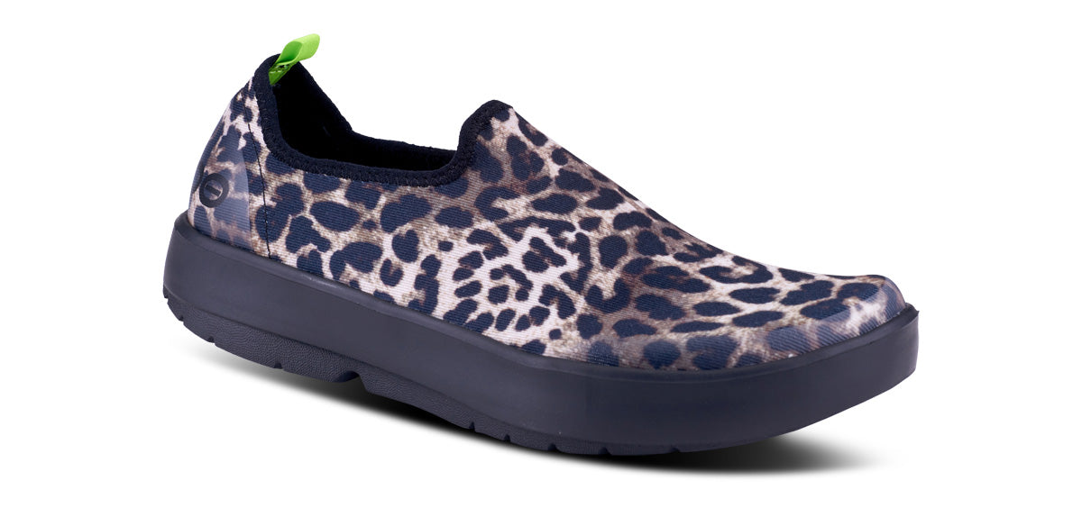 Womens OOmg Eezee Black Cheetah - รองเท้าเพื่อการฟื้นฟู (สินค้าโปรโมชั่น รับคืนไม่รับเปลี่ยน)