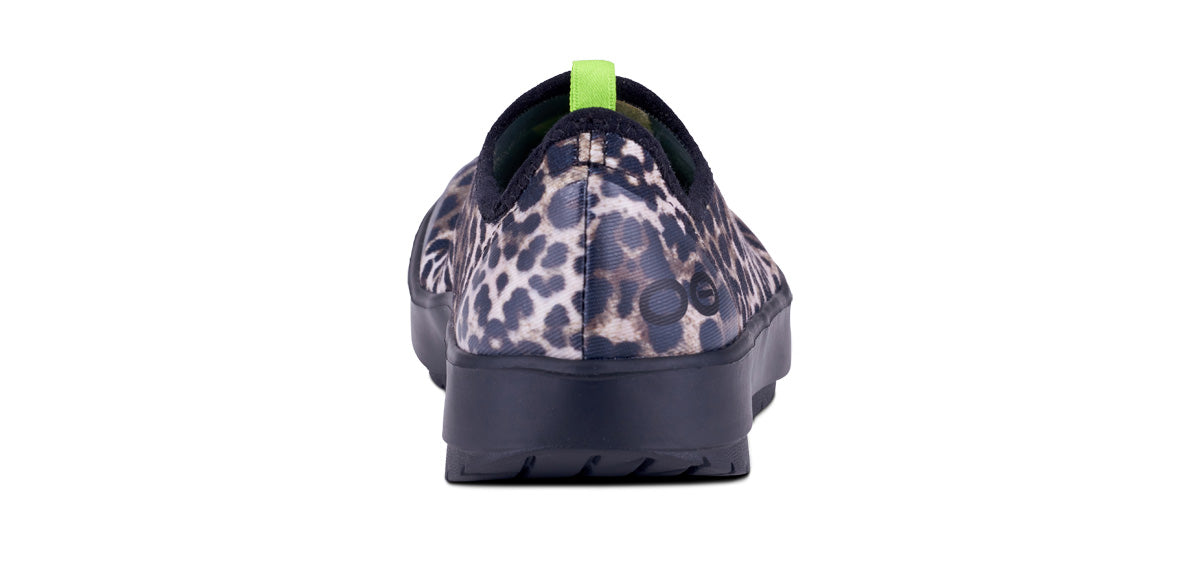 Womens OOmg Eezee Black Cheetah - รองเท้าเพื่อการฟื้นฟู (สินค้าโปรโมชั่น รับคืนไม่รับเปลี่ยน)