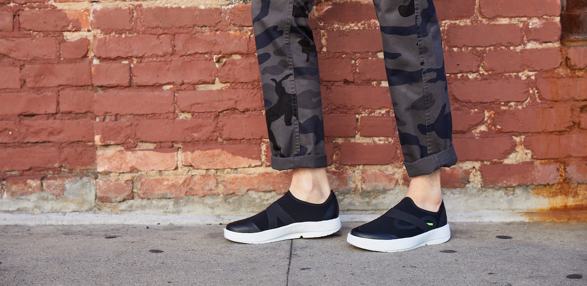 MEN'S OOMG LOW White/Black - รองเท้าเพื่อการฟื้นฟู (สินค้าโปรโมชั่น รับคืนไม่รับเปลี่ยน)