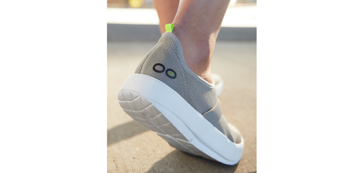 Womens OOmg Low White/Gray - รองเท้าเพื่อการฟื้นฟู