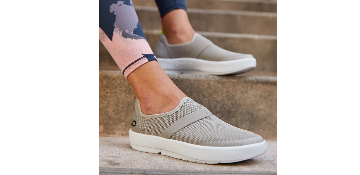 Womens OOmg Low White/Gray - รองเท้าเพื่อการฟื้นฟู