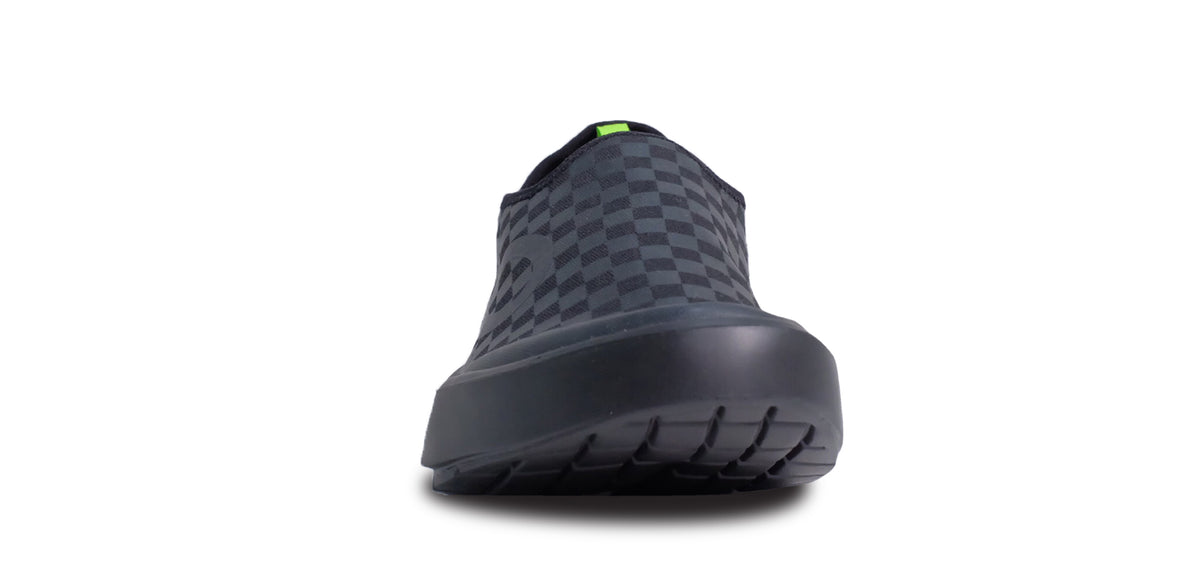 MEN'S OOMG EEZEE BLACK CHECKERBOARD - รองเท้าเพื่อการฟื้นฟู