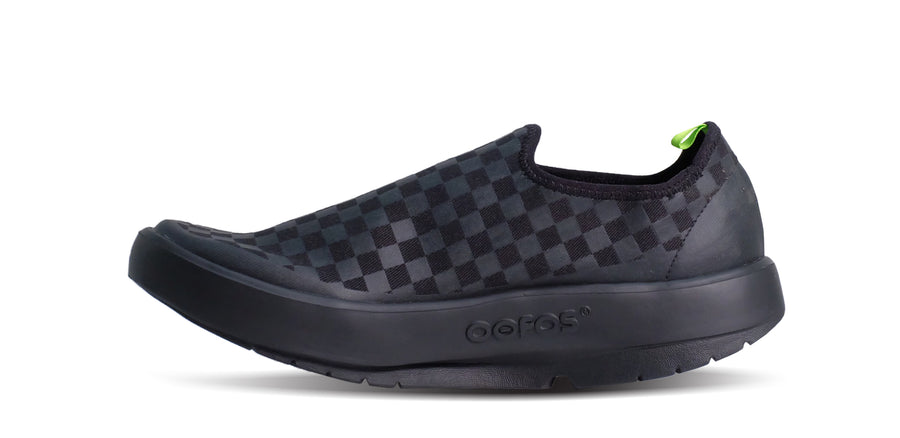MEN'S OOMG EEZEE BLACK CHECKERBOARD - รองเท้าเพื่อการฟื้นฟู