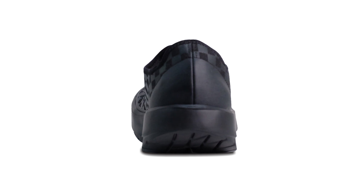 MEN'S OOMG EEZEE BLACK CHECKERBOARD - รองเท้าเพื่อการฟื้นฟู