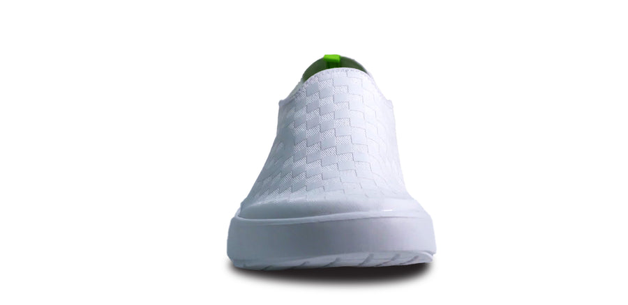 OOFOS MEN'S OOMG EEZEE WHITE CHECKERBOARD - รองเท้าเพื่อสุขภาพ นุ่มสบาย