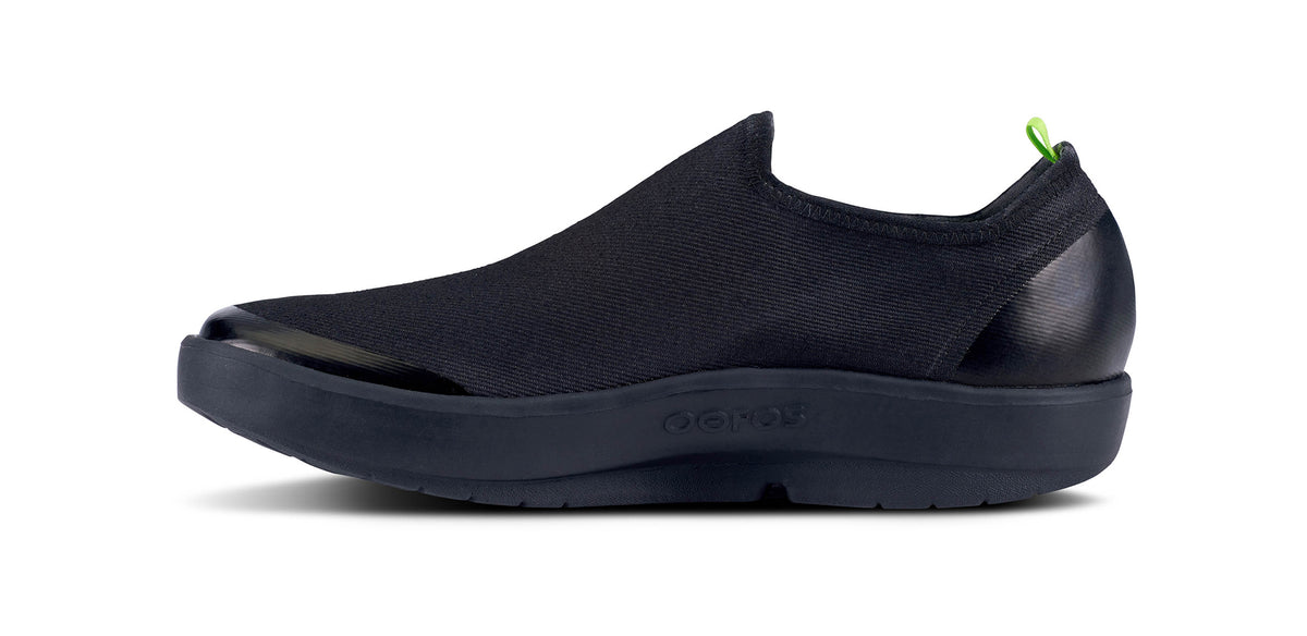 MEN'S OOMG EEZEE LOW Black/Black - รองเท้าเพื่อการฟื้นฟู