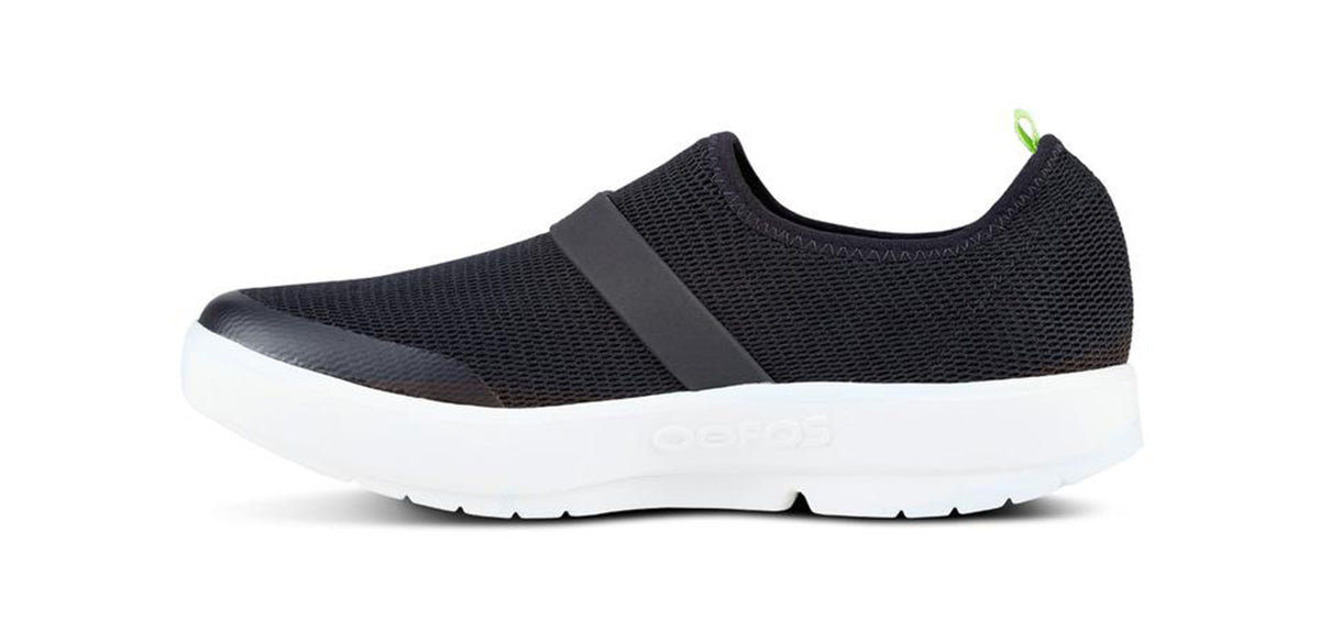Womens OOmg Low White/Black - รองเท้าเพื่อการฟื้นฟู