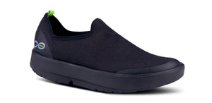 OOFOS WOMEN'S OOMG EEZEE LOW Black/Black - รองเท้าเพื่อสุขภาพ นุ่มสบาย