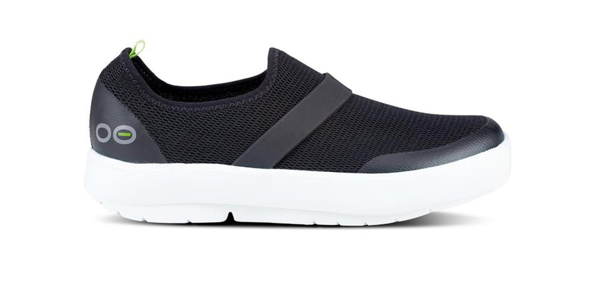Womens OOmg Low White/Black - รองเท้าเพื่อการฟื้นฟู