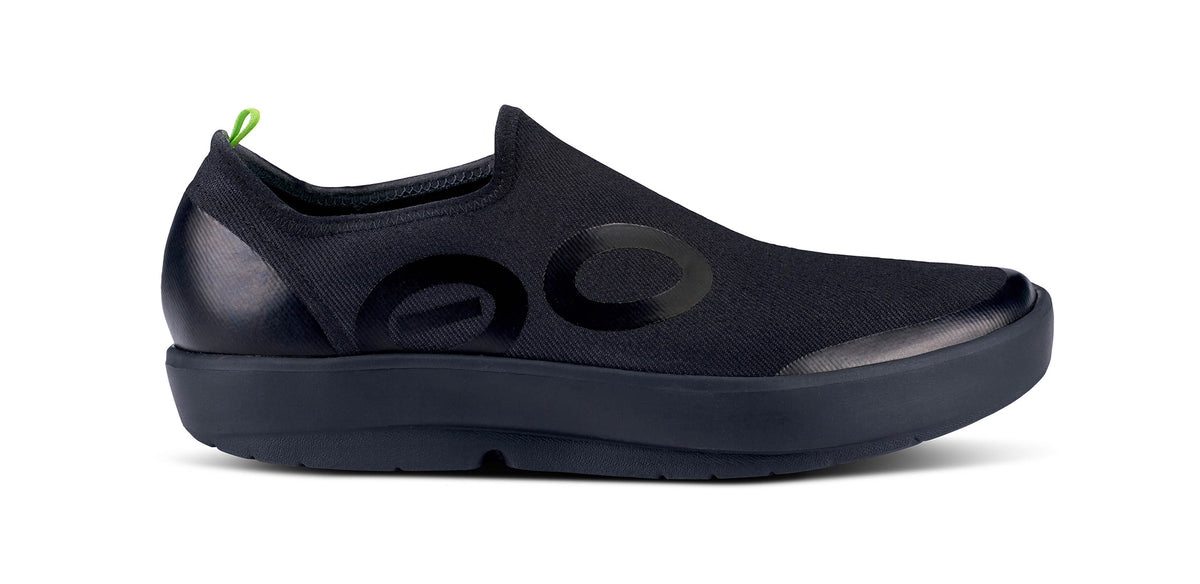 MEN'S OOMG EEZEE LOW Black/Black - รองเท้าเพื่อการฟื้นฟู